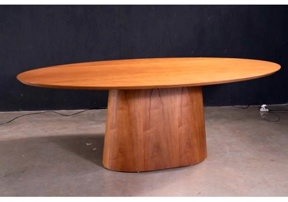 Mesa de Jantar Elenor Oval Tampo Amadeirado Base Madeira Cinamomo