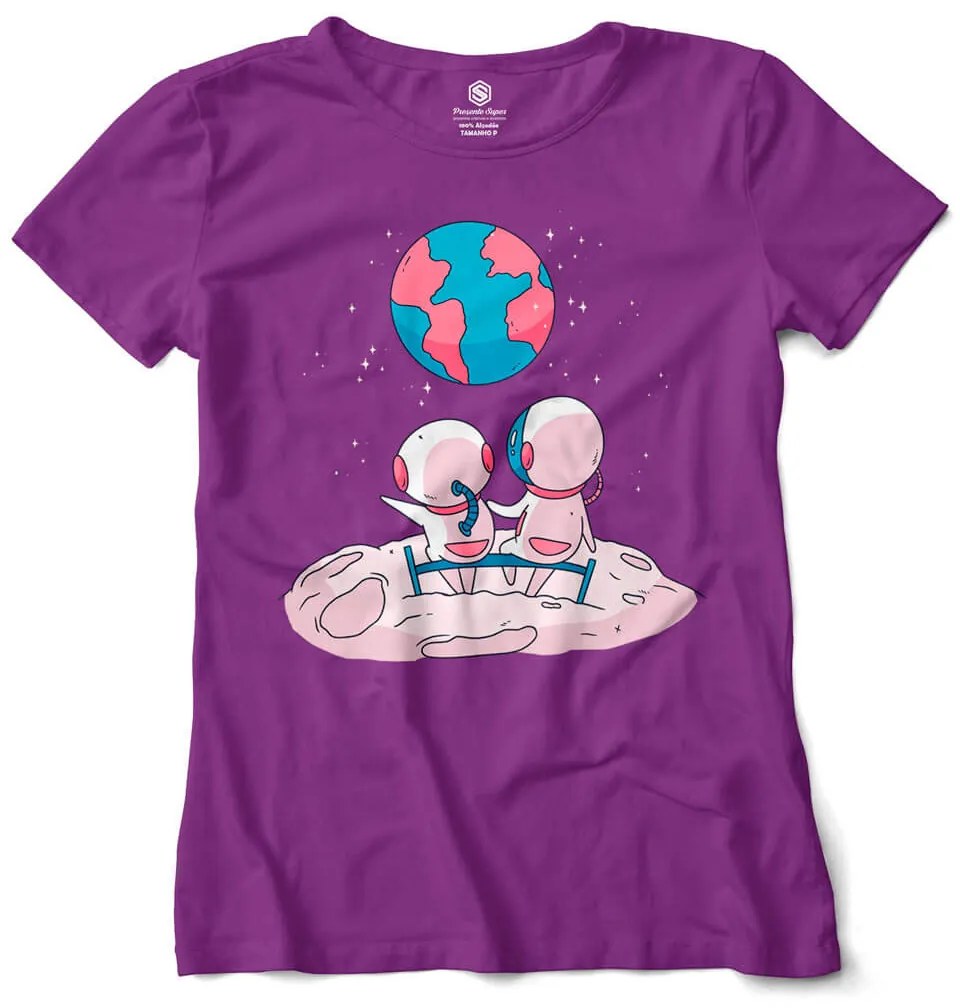 Camiseta Feminina Casal Astronauta na Lua - Azul Marinho - P