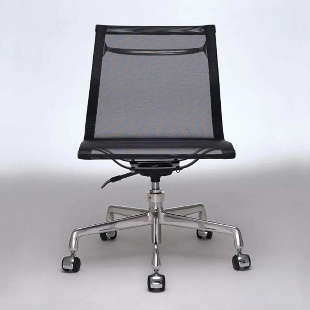 Cadeira Giratória EA330RG 5 Patas Rodízios Alumínio Clássica Design by Charles &amp; Ray Eames