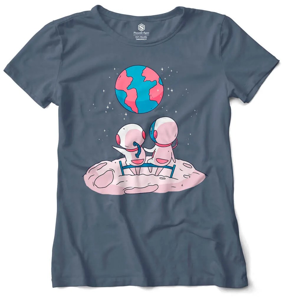 Camiseta Feminina Casal Astronauta na Lua - Azul Marinho - G