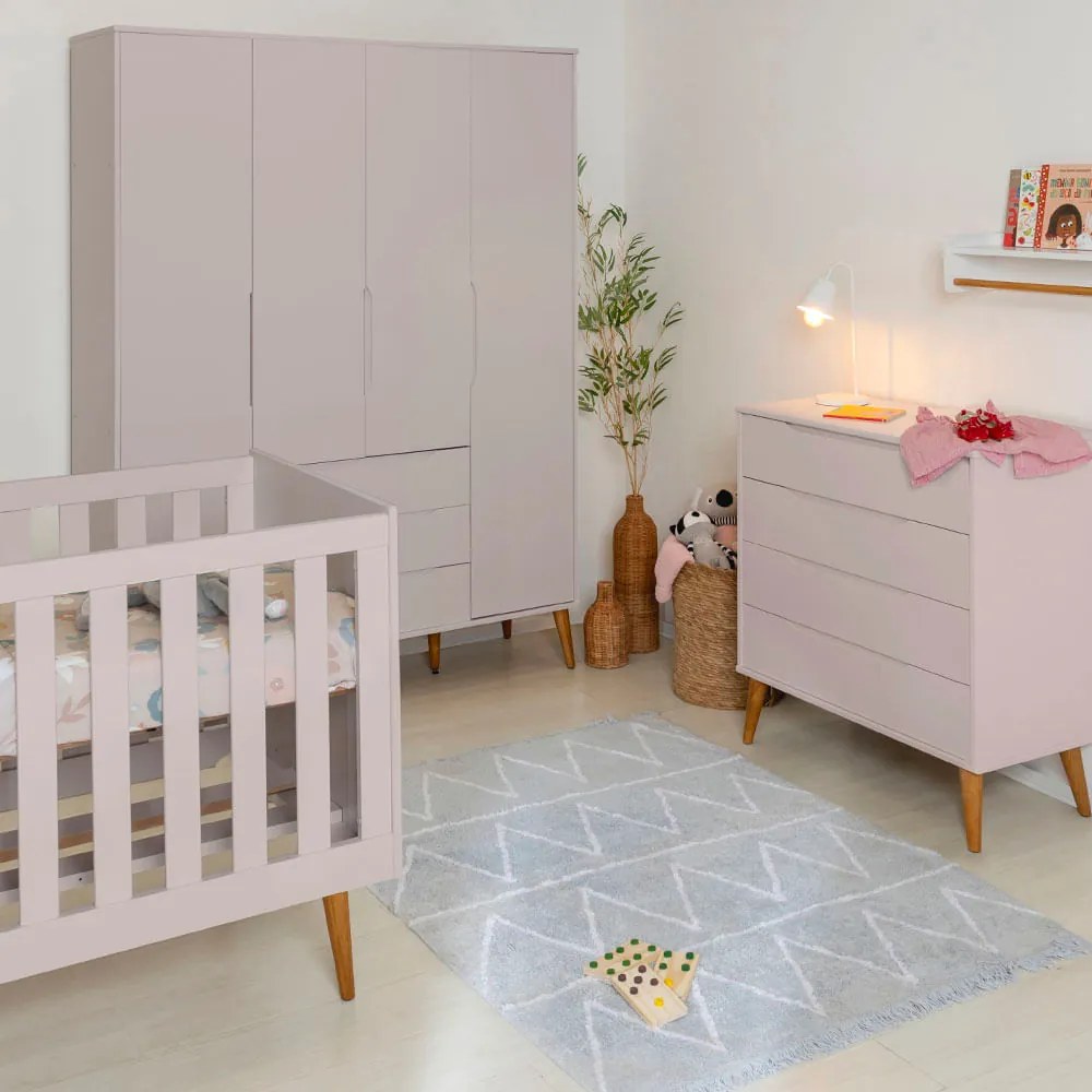 Kit Quarto Infantil Elfe Rosa Fosco Cômoda 4 Gavetas + Guarda-Roupa + Berço Noah com Pés Retrô em Madeira