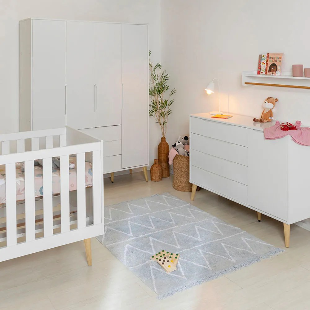 Kit Quarto Infantil Elfe Branco Fosco Cômoda 4 Gavetas e 1 Porta + Guarda-Roupa + Berço Noah com Pés Retrô em Madeira Natural