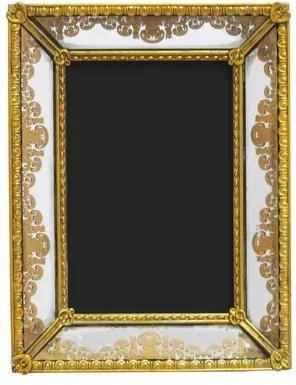 Porta Retrato Revestido em Resina Dourada - 20x15,5cm