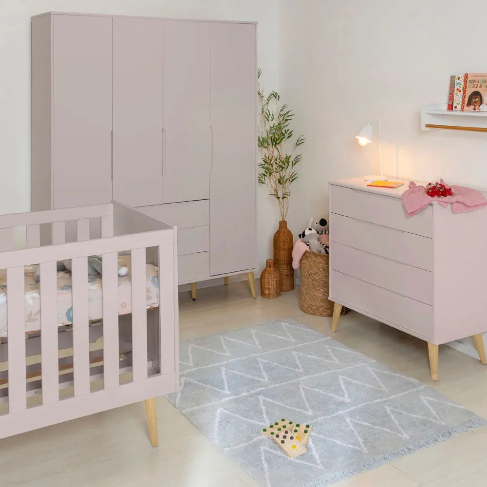 Kit Quarto Infantil Elfe Rosa Fosco Cômoda 4 Gavetas + Guarda-Roupa + Berço Noah com Pés Retrô em Madeira Natural