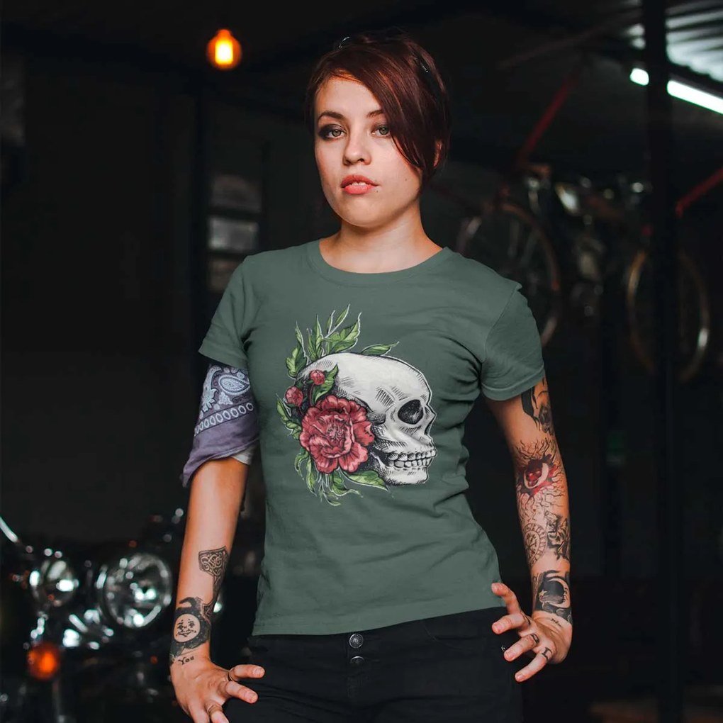 Camiseta Feminina Baby Look Caveira e Rosas Vermelhas - Verde Musgo - GG