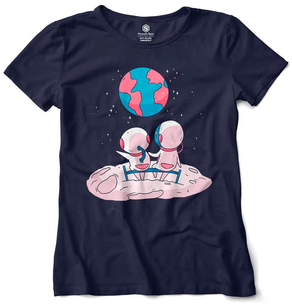 Camiseta Feminina Casal Astronauta na Lua - Azul Marinho - G