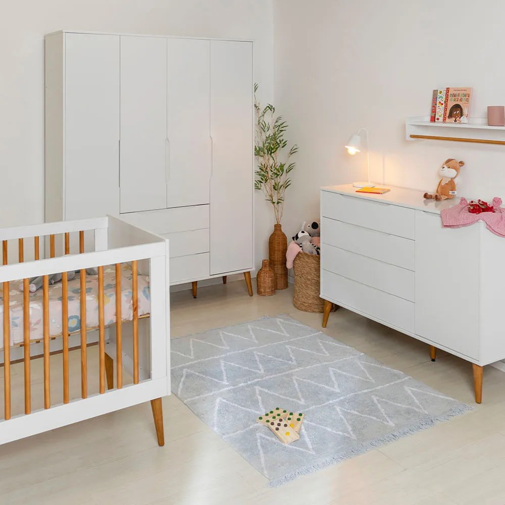 Kit Quarto Infantil com Pés Retrô Mel - Cômoda Elfe 4 Gavetas e 1 Porta + Guarda-Roupa Elfe + Berço Mini Cama Noah Wood - Branco Fosco