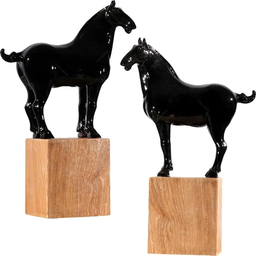 Conjunto de Cavalos Preto em Cerâmica - 30x21x8 cm