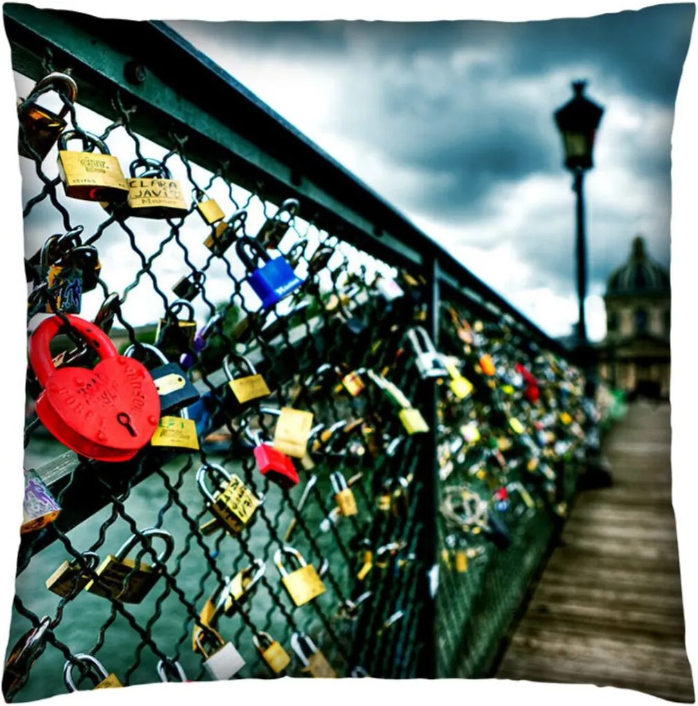 Almofada Colours Creative Photo Decor Cadeados em ponte no rio Sena em Paris Azul