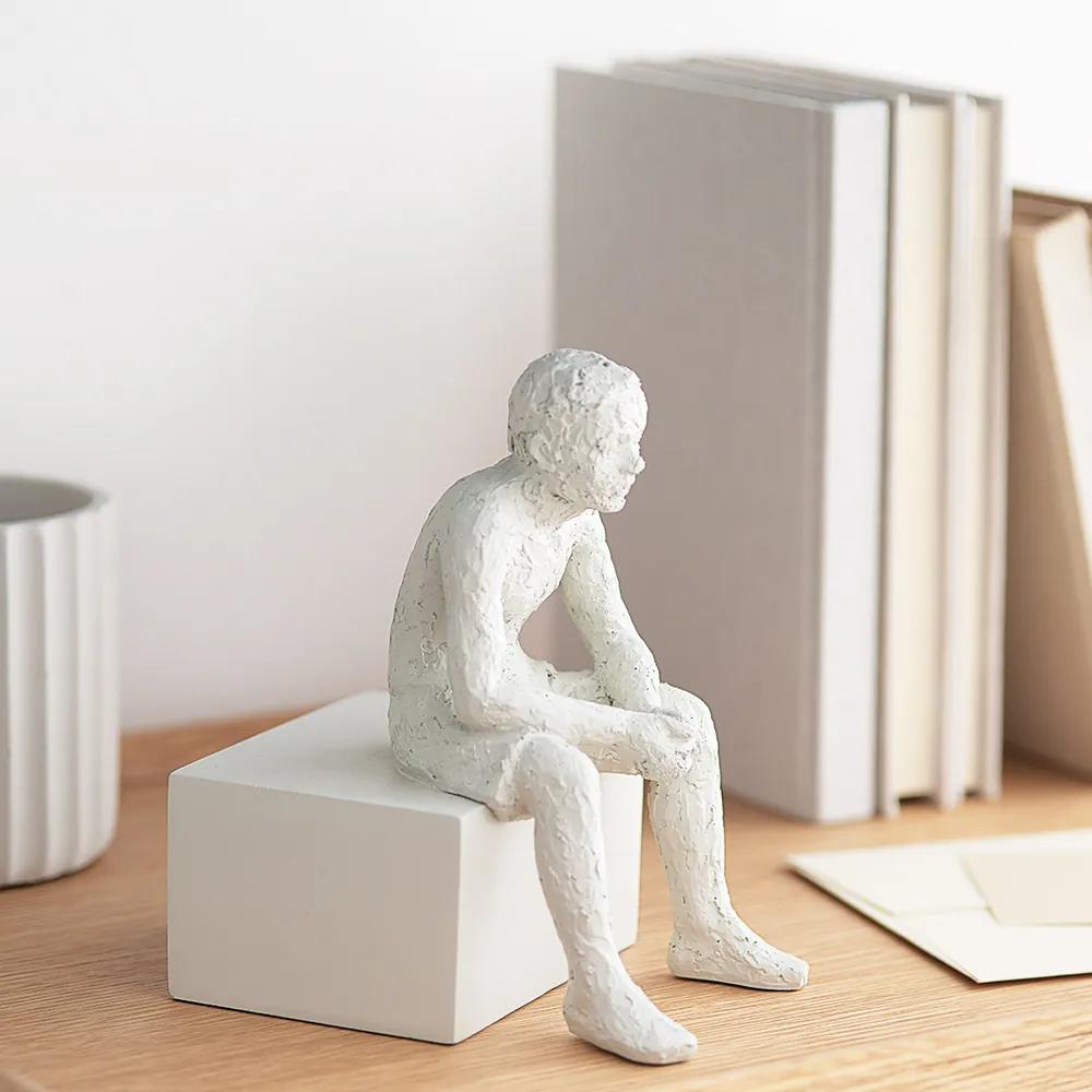 Escultura Decorativa "Pessoa Sentada" Poliresina Off White 17,5x15 cm - D'Rossi