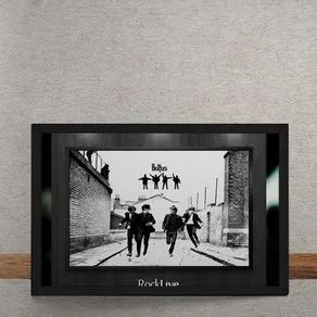Quadro Decorativo The Beatles Correndo na Rua 25x35