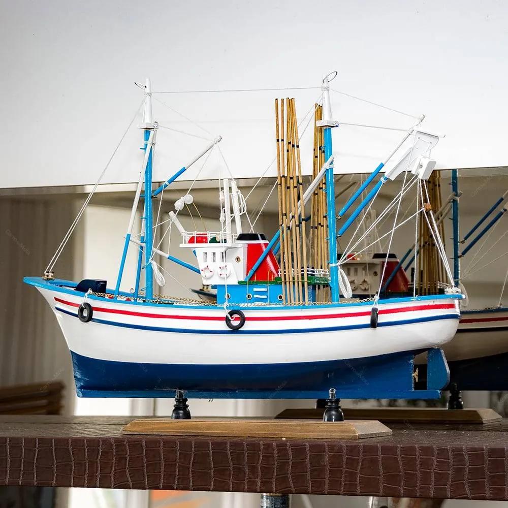 Miniatura Barco de Pesca Carmen II Branco em Madeira - 50x38 cm