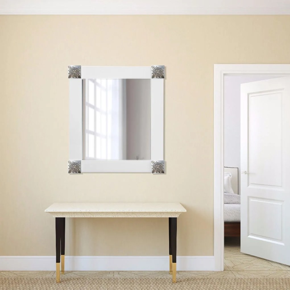 Espelho Decorativo Com Bisotê E Moldura Branca Com Apliques Prata