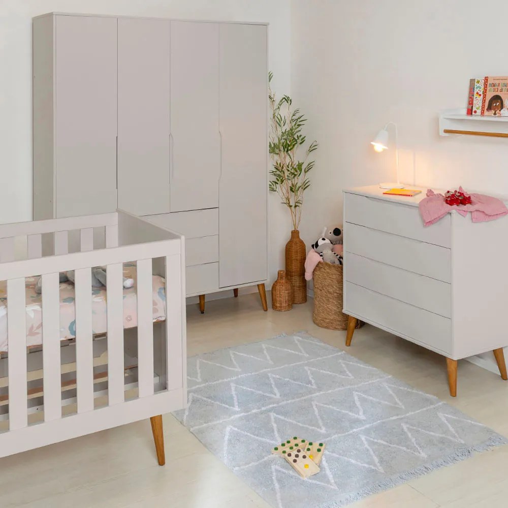 Kit Quarto Infantil com Pés Retrô Mel - Cômoda Elfe 4 Gavetas + Guarda-Roupa Elfe + Berço Mini Cama Noah - Areia Fosco