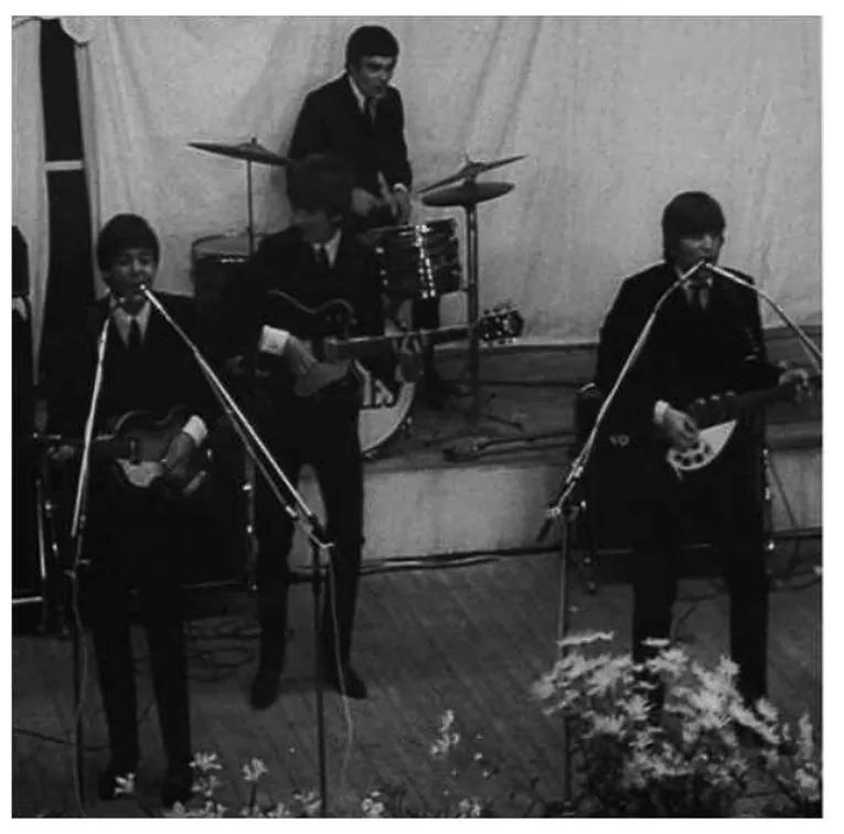Quadro Decorativo The Beatles em Show - KF 49958 30x30 (Moldura 520)