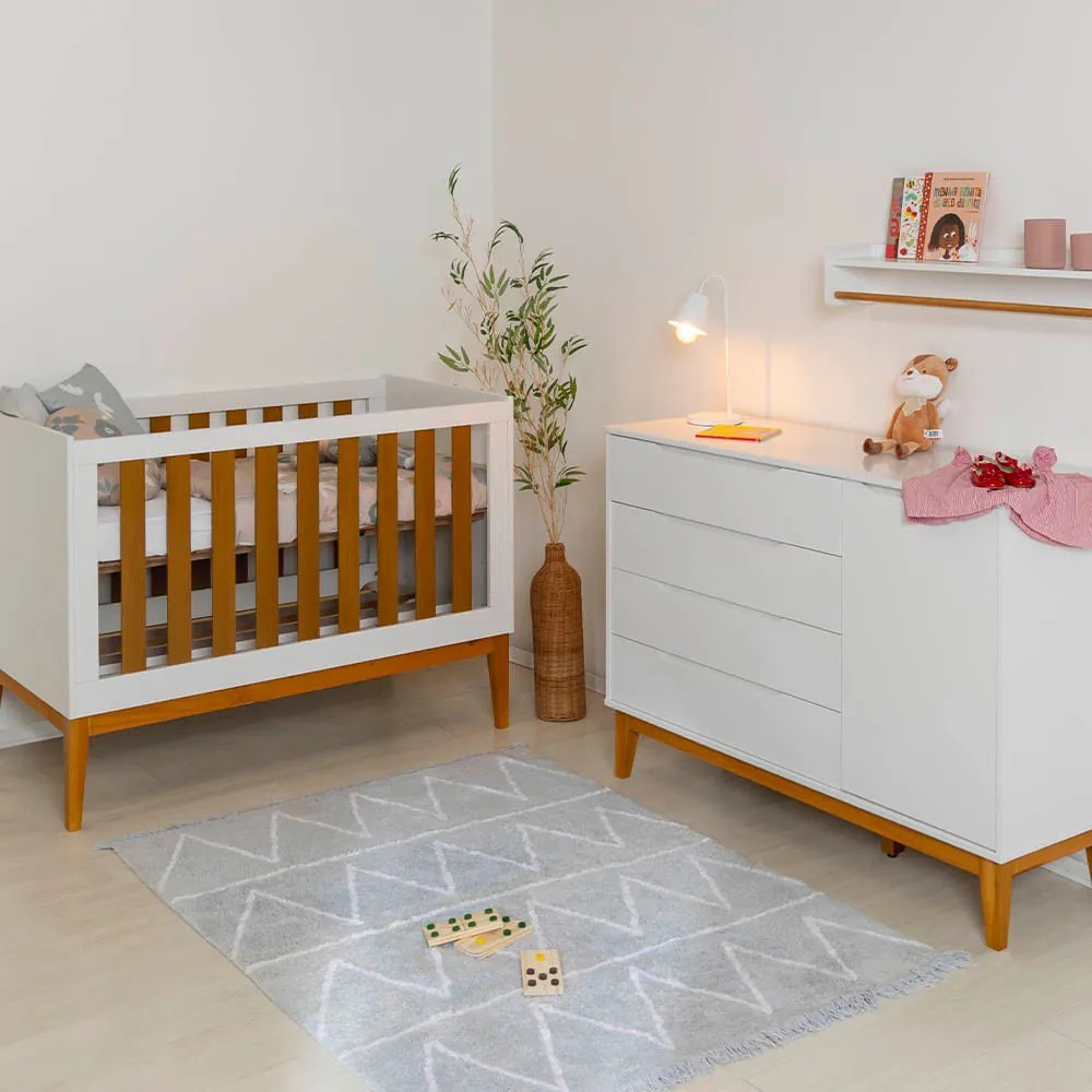 Kit Quarto Infantil Noah com Pés Square Mel - Berço Mini Cama + Cômoda Elfe 4 Gavetas e 1 Porta - Branco e Savana