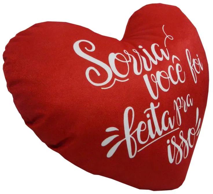Almofada de Coração Cheia com Frases em Suede 45x30cm - Feita Pra Isso Fundo Vermelho