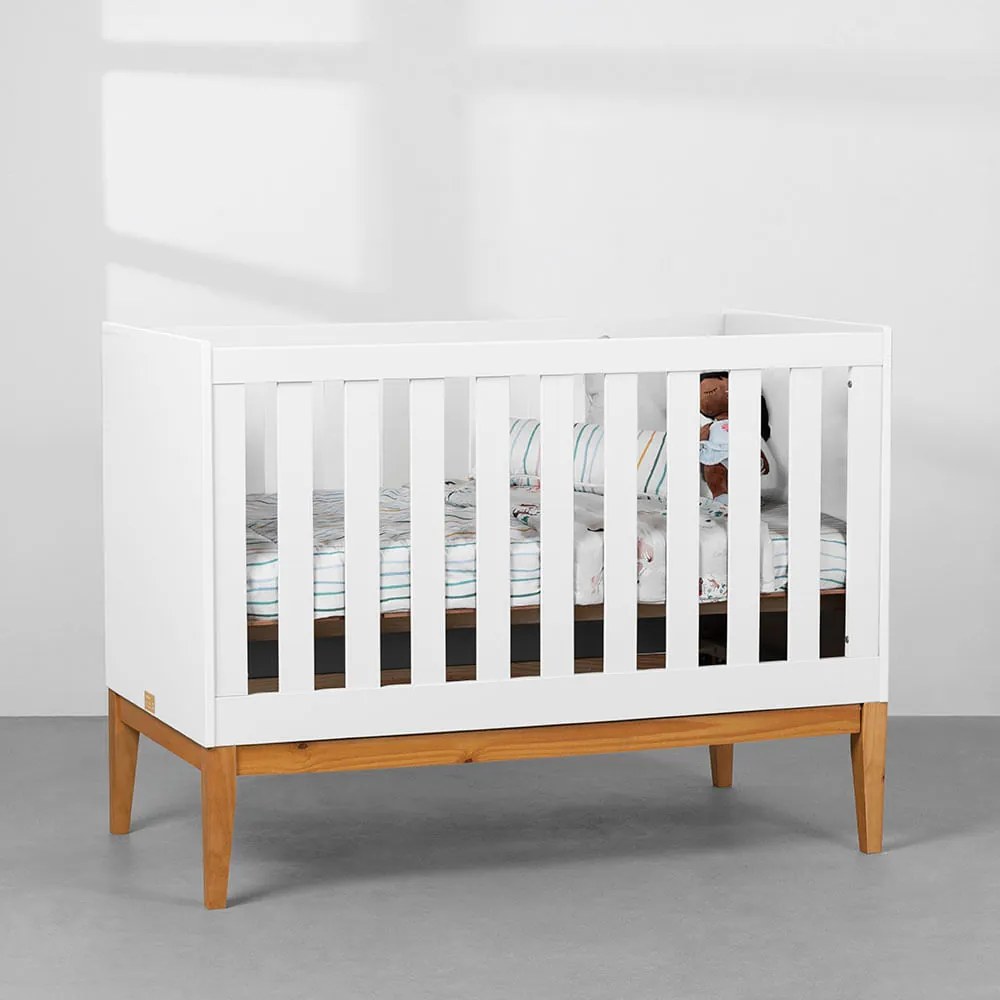 Berço Mini Cama Noah com Pés Square Mel – Branco Fosco