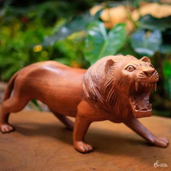 Escultura Leão em Madeira 33cm - Bali