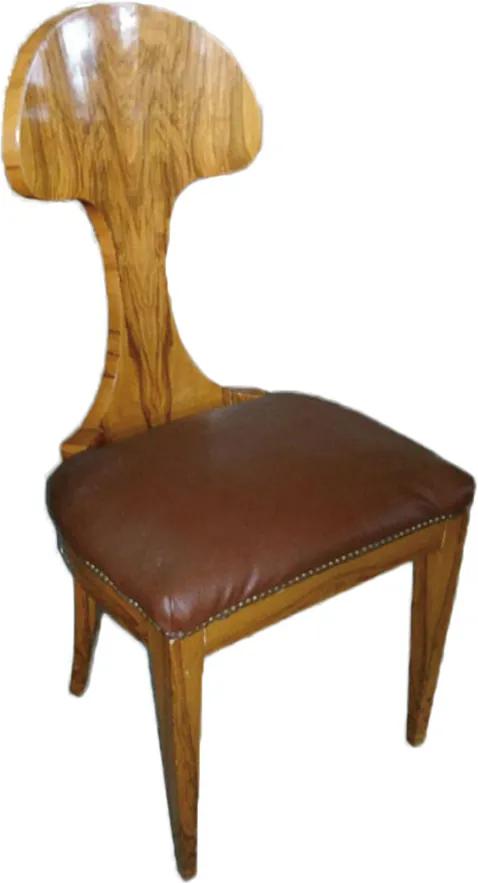 Cadeira em Madeira Estofado de Couro