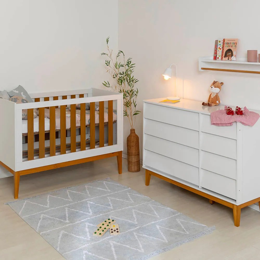 Kit Quarto Infantil Noah com Pés Square Mel - Berço Mini Cama + Cômoda 4 Gavetas e 1 Porta - Branco e Savana