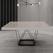 Mesa de Jantar Nora Quadrada Tampo em Vidro Base em Metal Design Contemporâneo