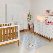 Kit Quarto Infantil Noah com Pés Square Mel -  Berço Mini Cama + Guarda-Roupa + Cômoda 4 Gavetas e 1 Porta - Branco e Savana