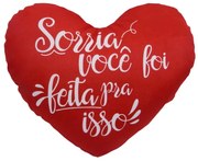 Almofada de Coração Cheia com Frases em Suede 45x30cm - Feita Pra Isso Fundo Vermelho