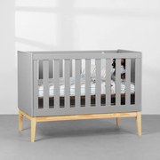 Berço Mini Cama Noah com Pés Square Natural – Cinza Fosco