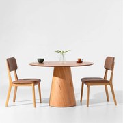 Conjunto Mesa de Jantar Dadi Orgânica 1,20m - Cinamomo + 2 Cadeiras Lalá Estofada - Cognac