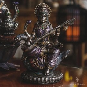 Escultura Deusa Hindu Saraswati