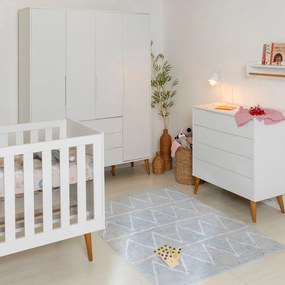 Kit Quarto Infantil Elfe Branco Fosco Cômoda 4 Gavetas + Guarda-Roupa + Berço Noah com Pés Retrô em Madeira