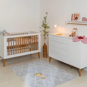 Kit Quarto Infantil com Pés Retrô Mel - Cômoda Elfe 4 Gavetas e 1 Porta + Berço Mini Cama Noah Wood - Branco Fosco